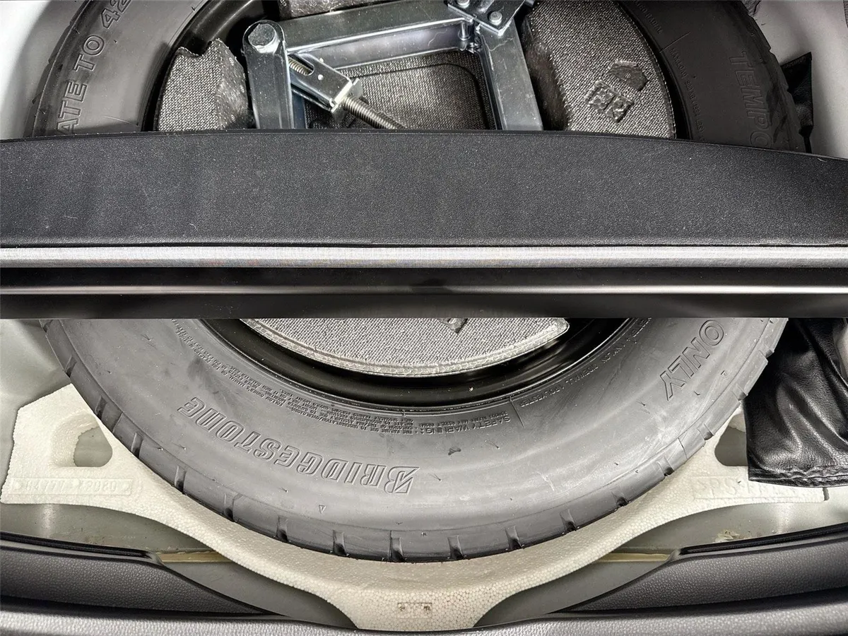 2024 Toyota RAV4 Hybrid XLE thumbnail 37