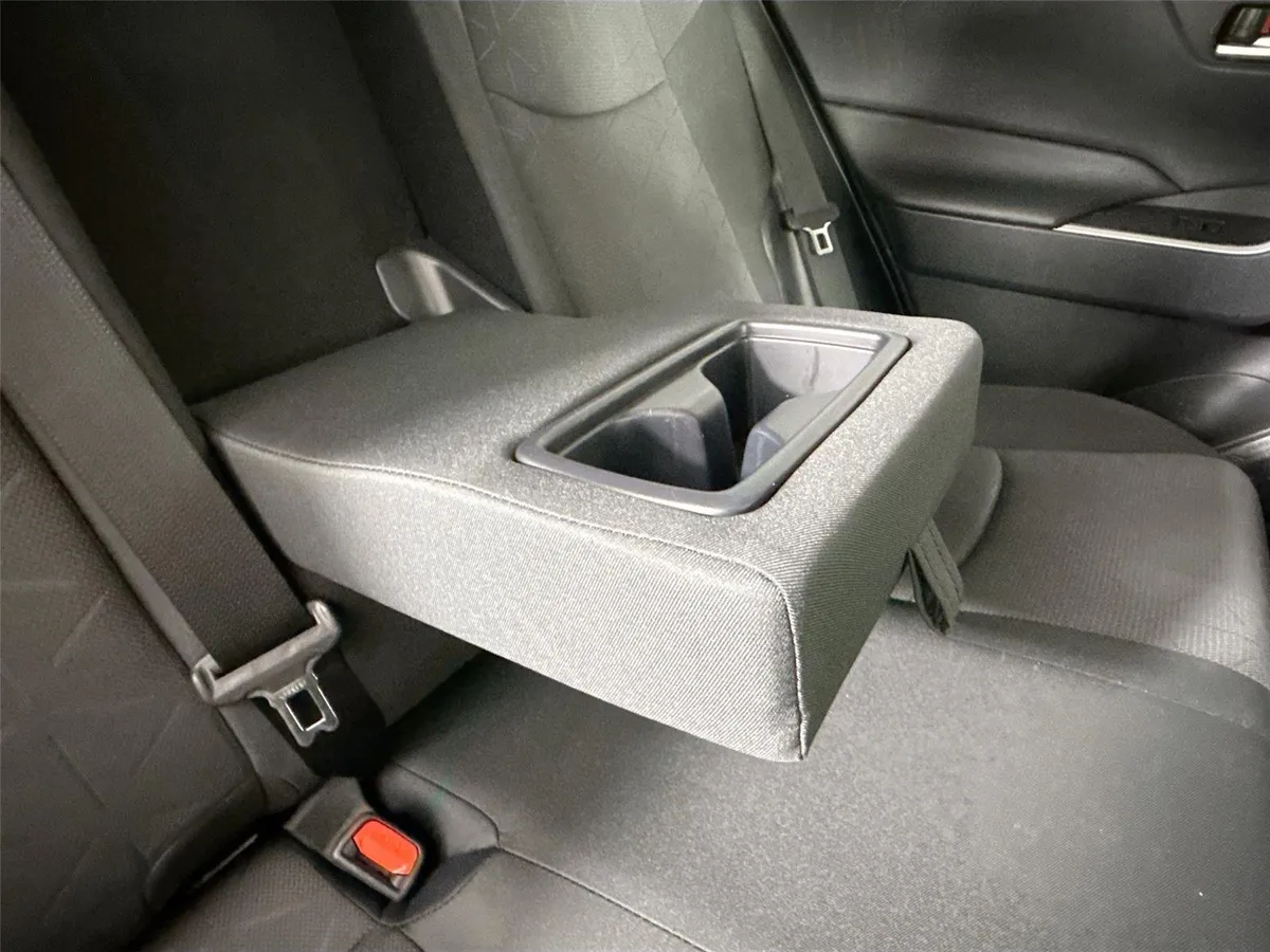 2024 Toyota RAV4 Hybrid XLE thumbnail 38