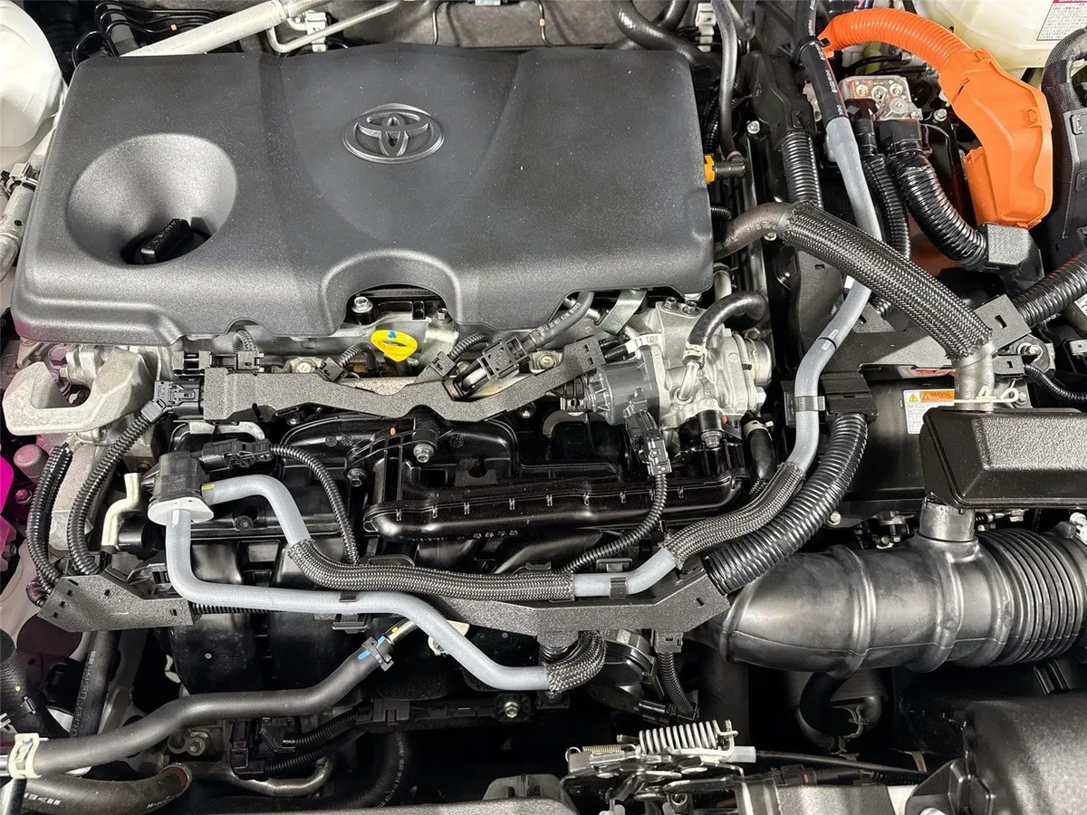 2024 Toyota RAV4 Hybrid XLE thumbnail 42