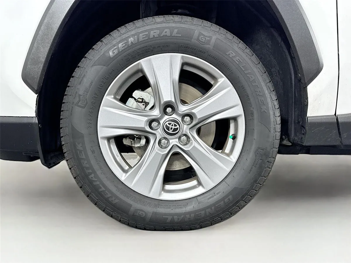 2024 Toyota RAV4 Hybrid XLE thumbnail 43
