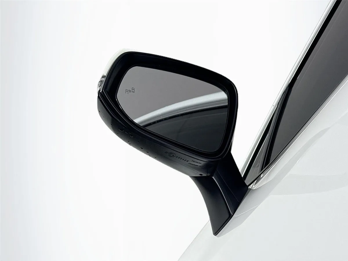 2024 Toyota RAV4 Hybrid XLE thumbnail 5