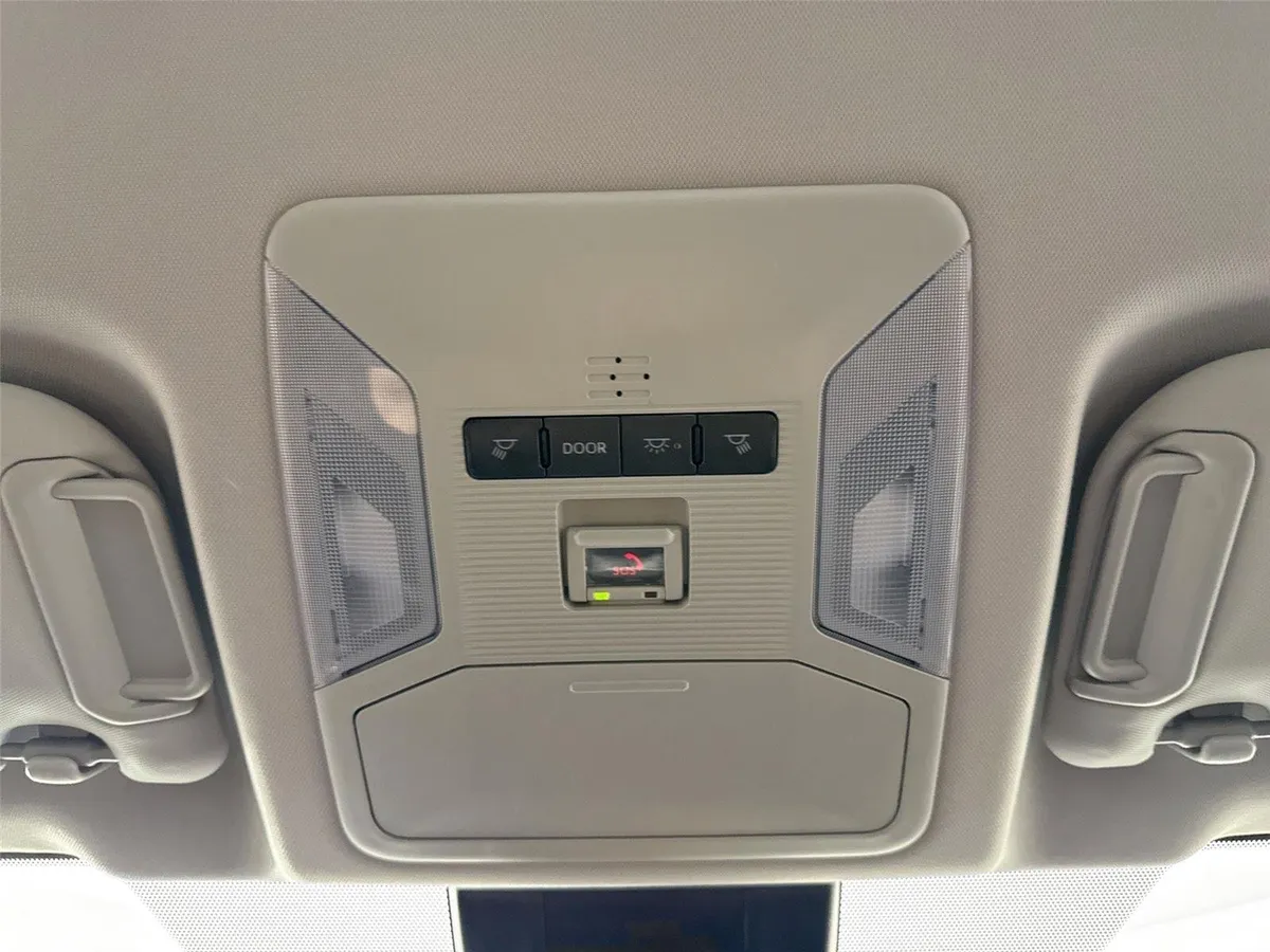 2024 Toyota RAV4 Hybrid XLE thumbnail 6