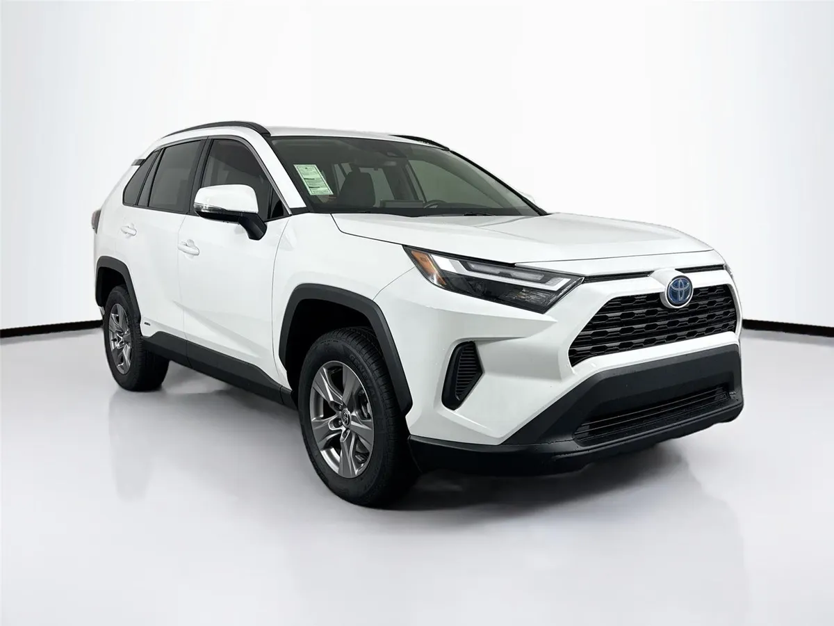 2024 Toyota RAV4 Hybrid XLE thumbnail 9
