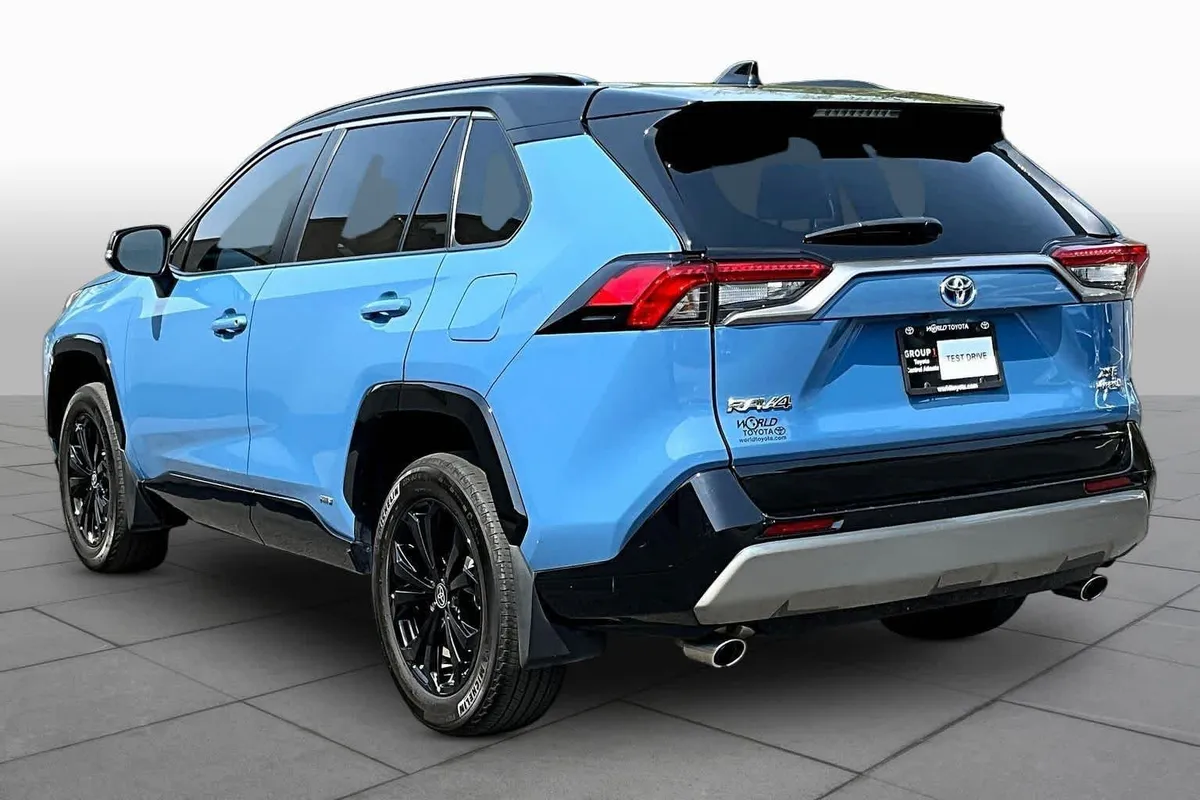 2024 Toyota RAV4 Hybrid XSE thumbnail 12