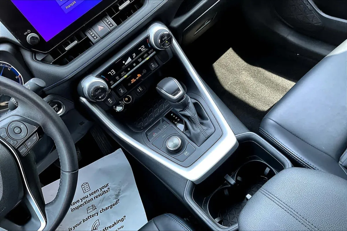 2024 Toyota RAV4 Hybrid XSE thumbnail 17