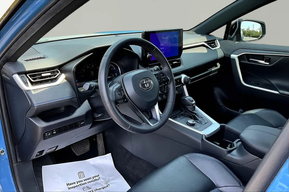 2024 Toyota RAV4 Hybrid XSE thumbnail 18