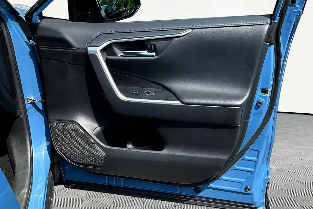 2024 Toyota RAV4 Hybrid XSE thumbnail 23