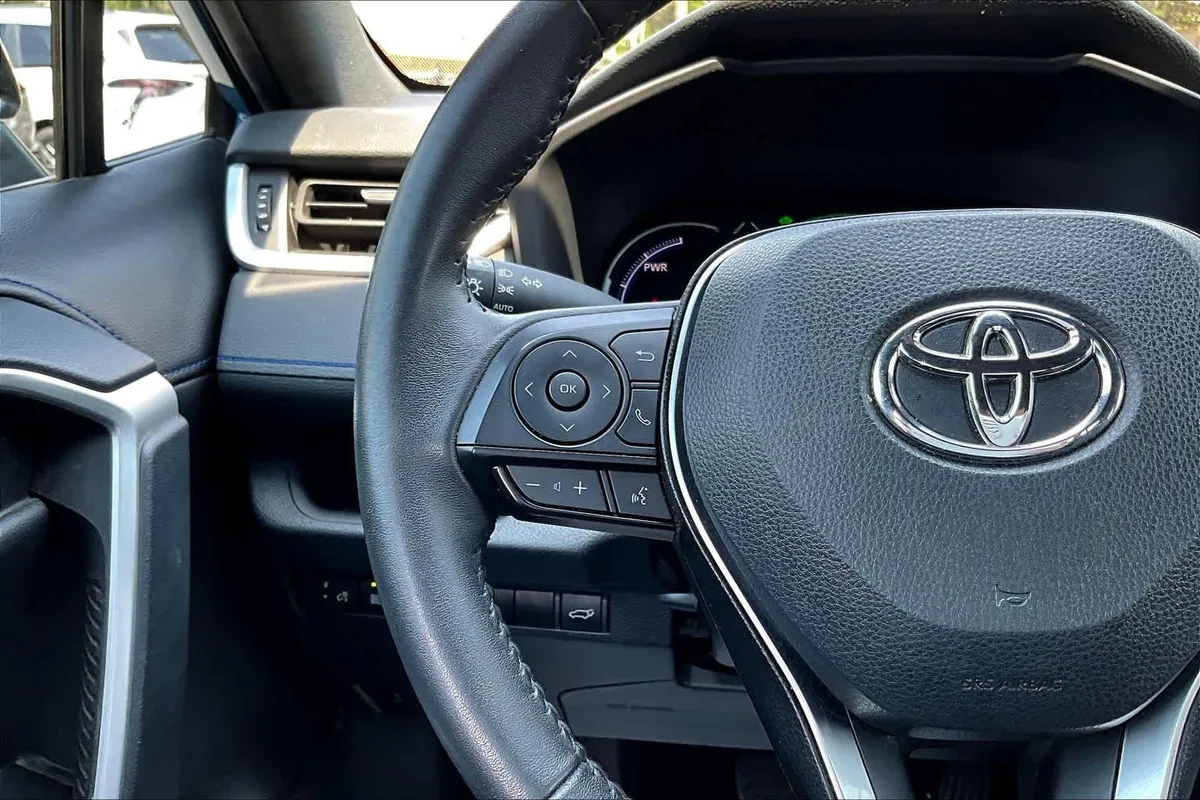 2024 Toyota RAV4 Hybrid XSE thumbnail 24