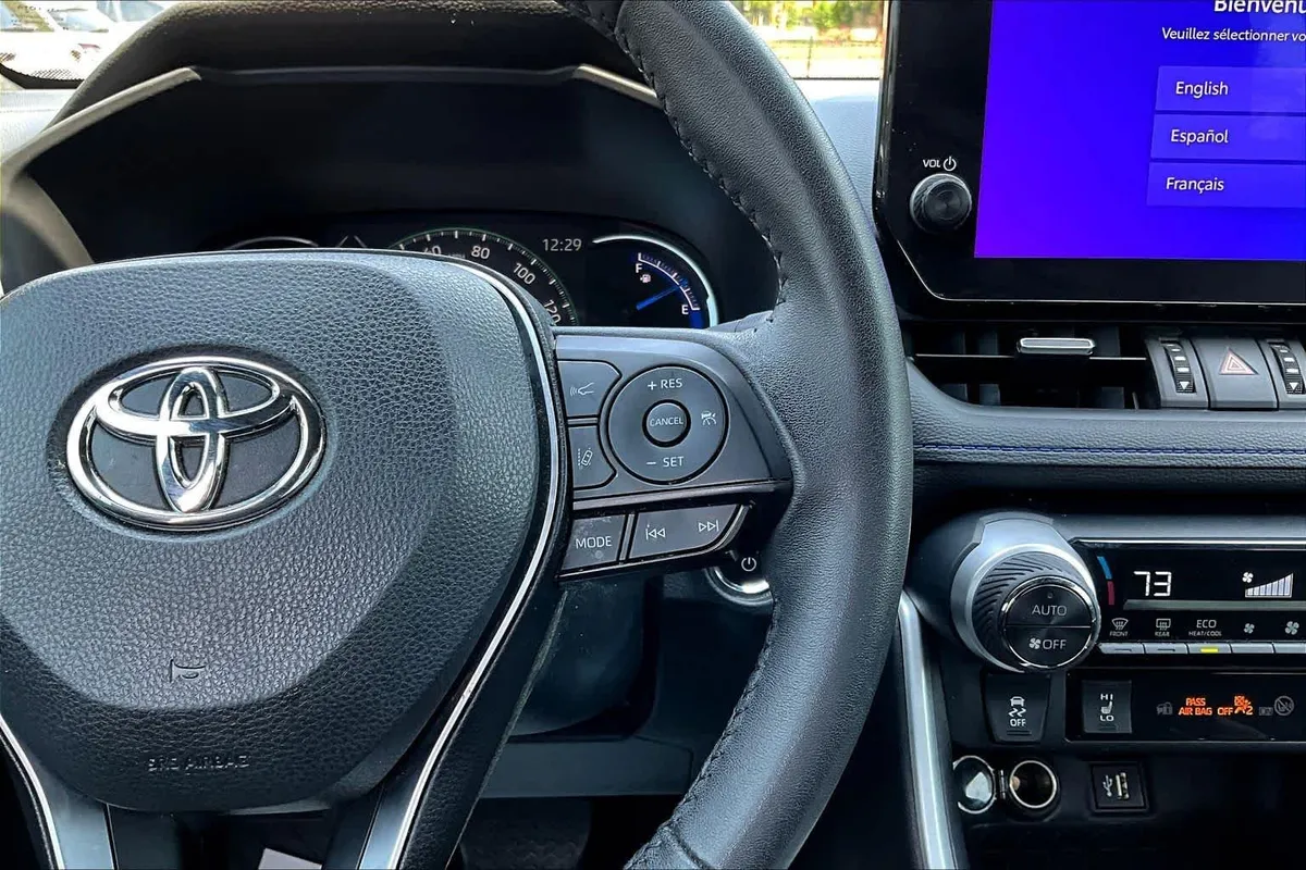 2024 Toyota RAV4 Hybrid XSE thumbnail 25
