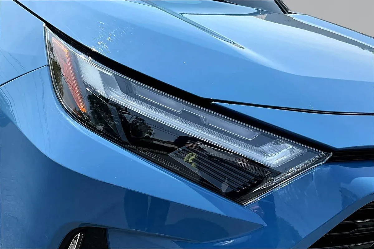 2024 Toyota RAV4 Hybrid XSE thumbnail 27