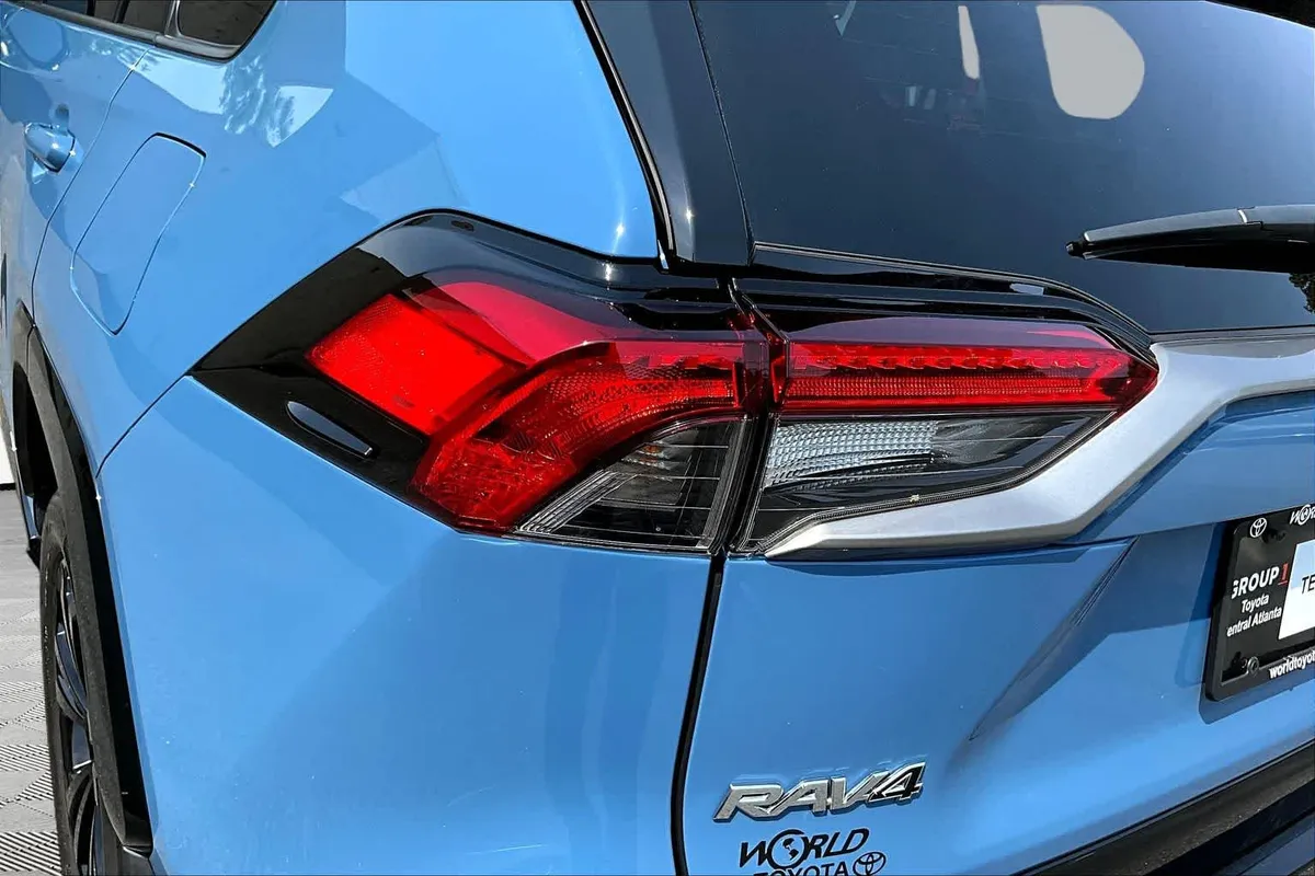 2024 Toyota RAV4 Hybrid XSE thumbnail 28