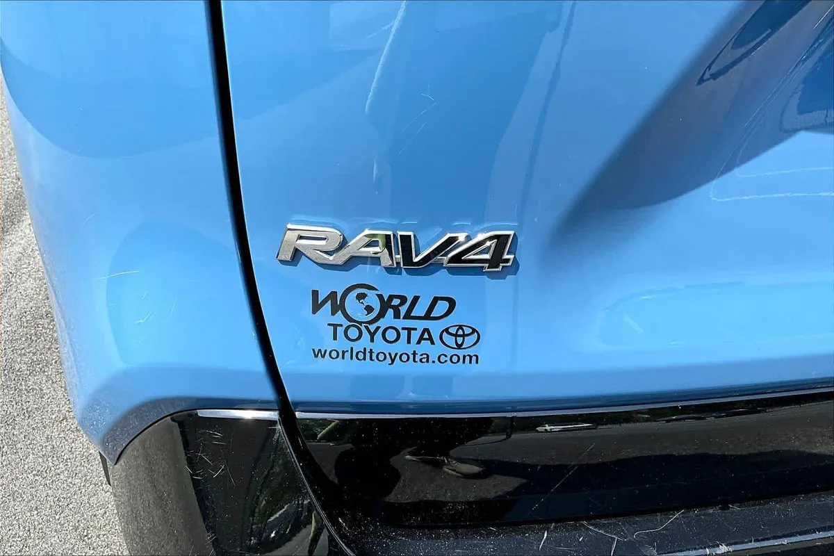 2024 Toyota RAV4 Hybrid XSE thumbnail 29