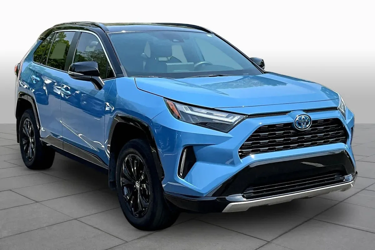 2024 Toyota RAV4 Hybrid XSE thumbnail 3