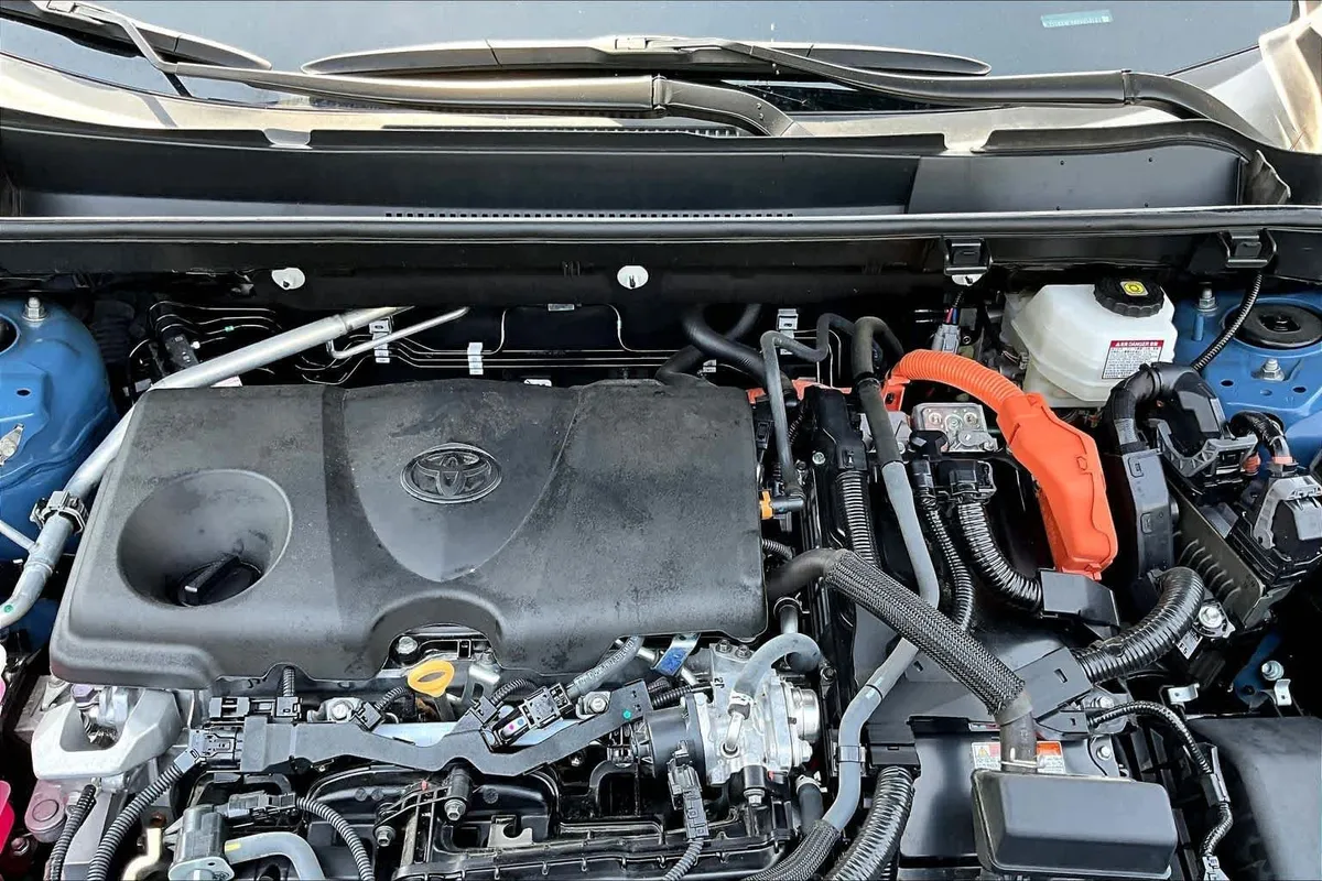 2024 Toyota RAV4 Hybrid XSE thumbnail 31