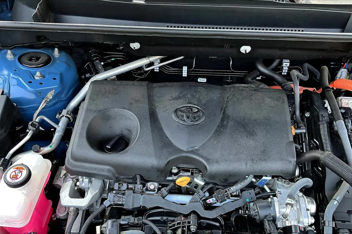 2024 Toyota RAV4 Hybrid XSE thumbnail 32