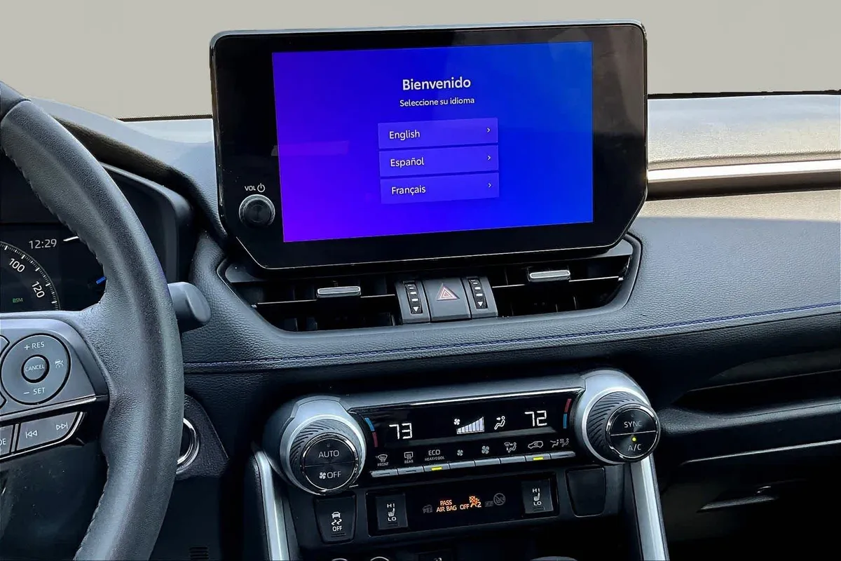 2024 Toyota RAV4 Hybrid XSE thumbnail 7
