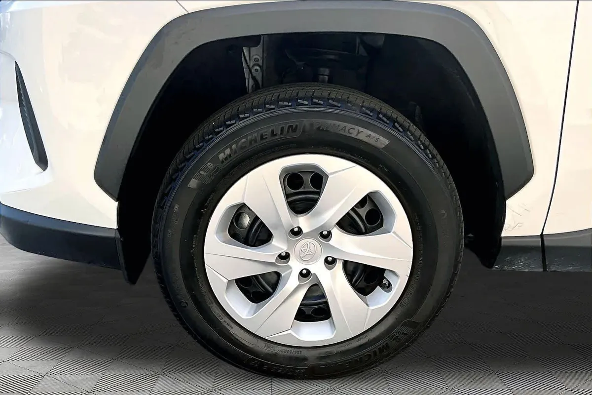 2024 Toyota RAV4 LE thumbnail 11