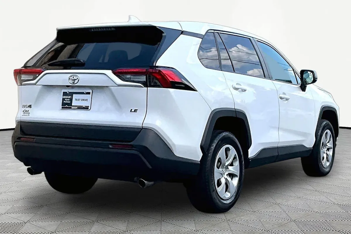 2024 Toyota RAV4 LE thumbnail 13
