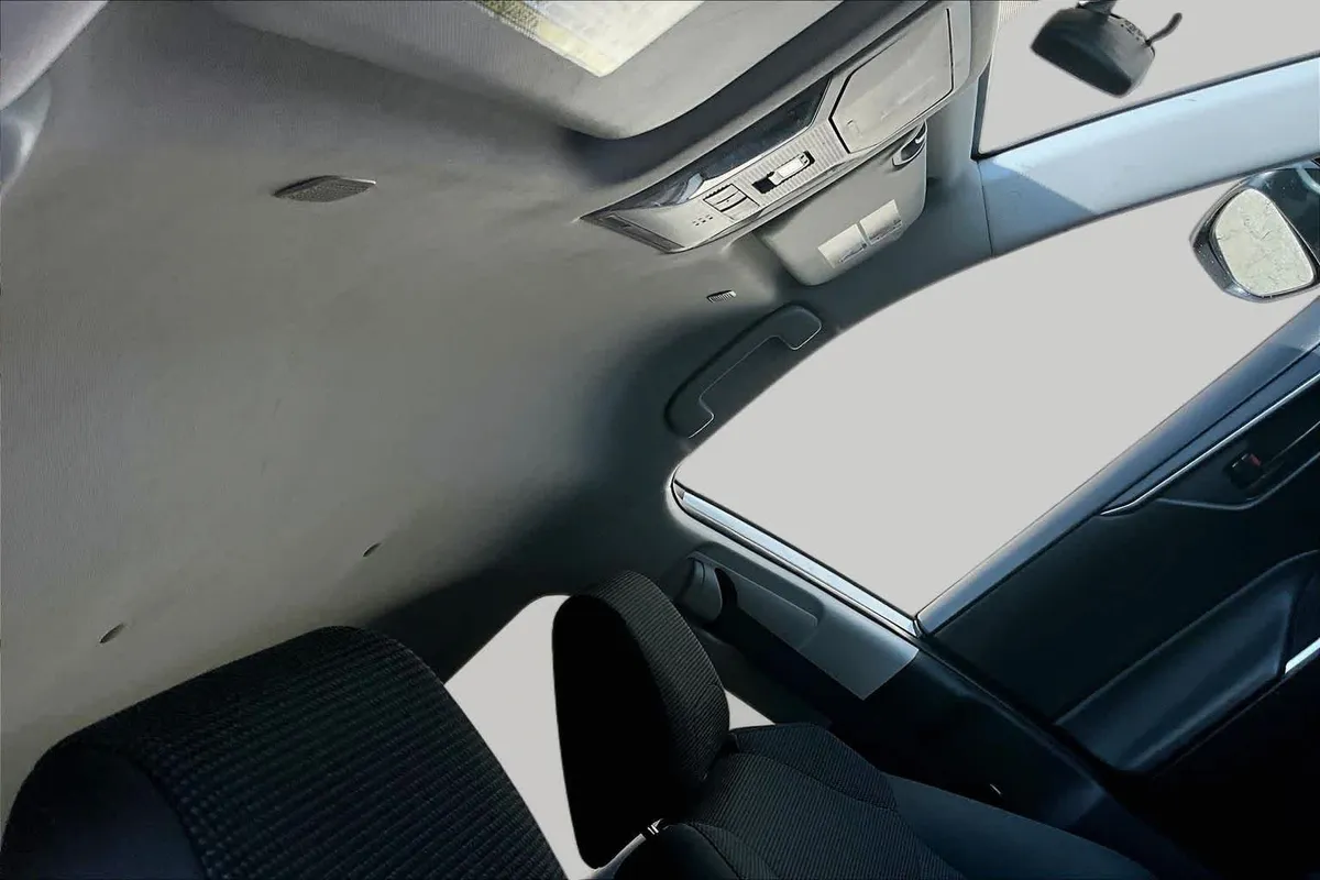 2024 Toyota RAV4 LE thumbnail 14
