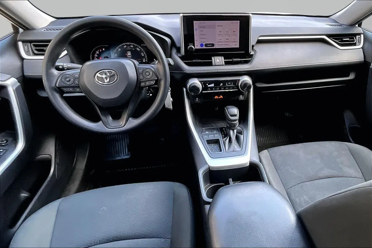 2024 Toyota RAV4 LE thumbnail 16