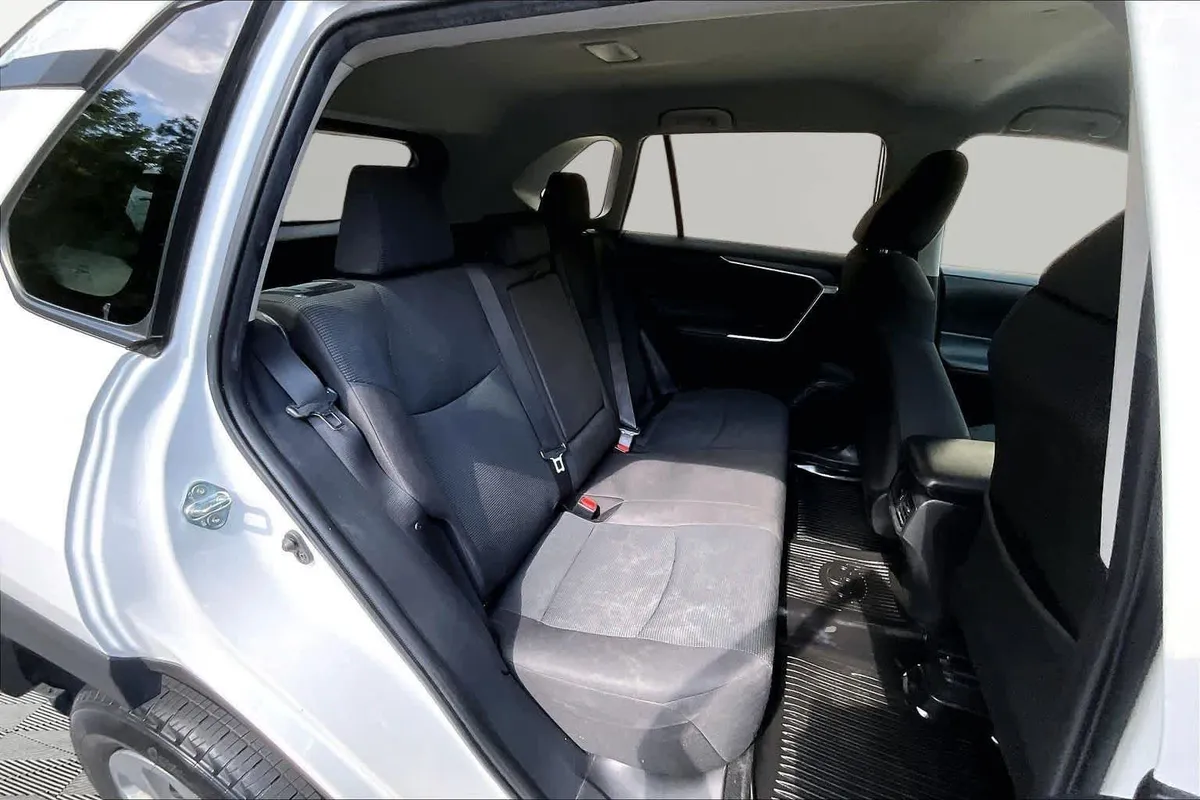 2024 Toyota RAV4 LE thumbnail 20