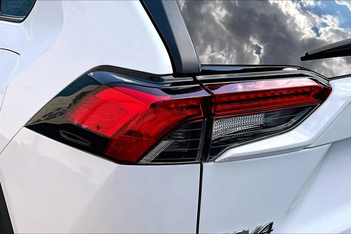 2024 Toyota RAV4 LE thumbnail 29