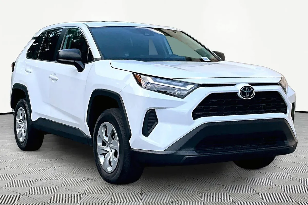 2024 Toyota RAV4 LE thumbnail 3