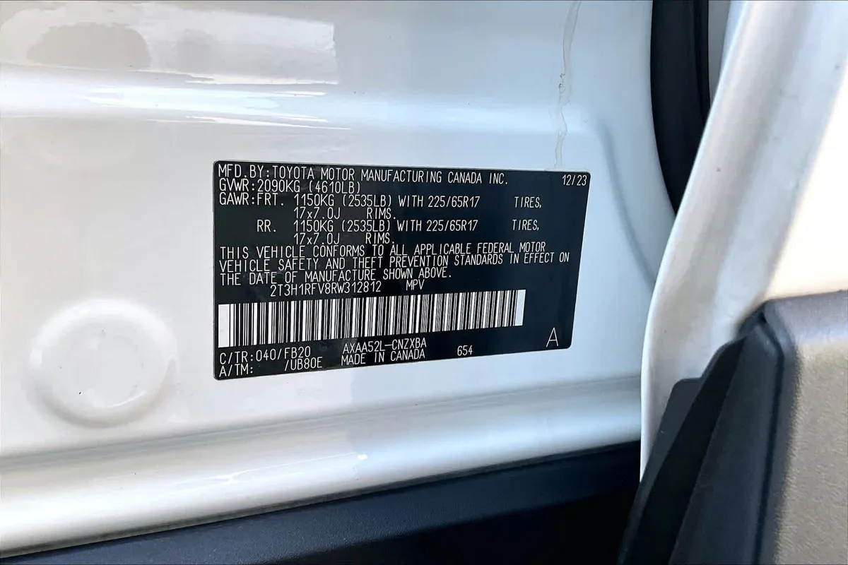 2024 Toyota RAV4 LE thumbnail 34
