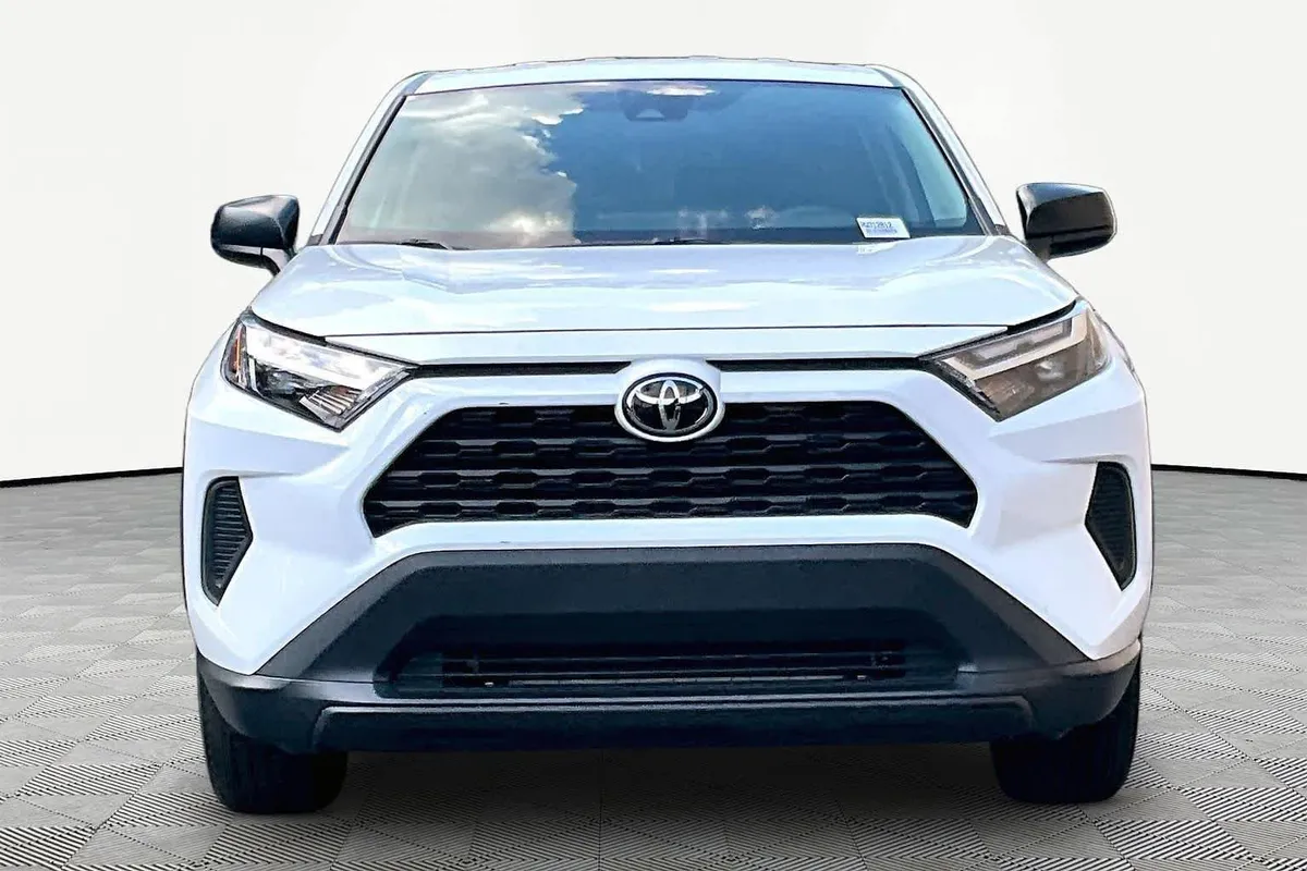 2024 Toyota RAV4 LE thumbnail 4