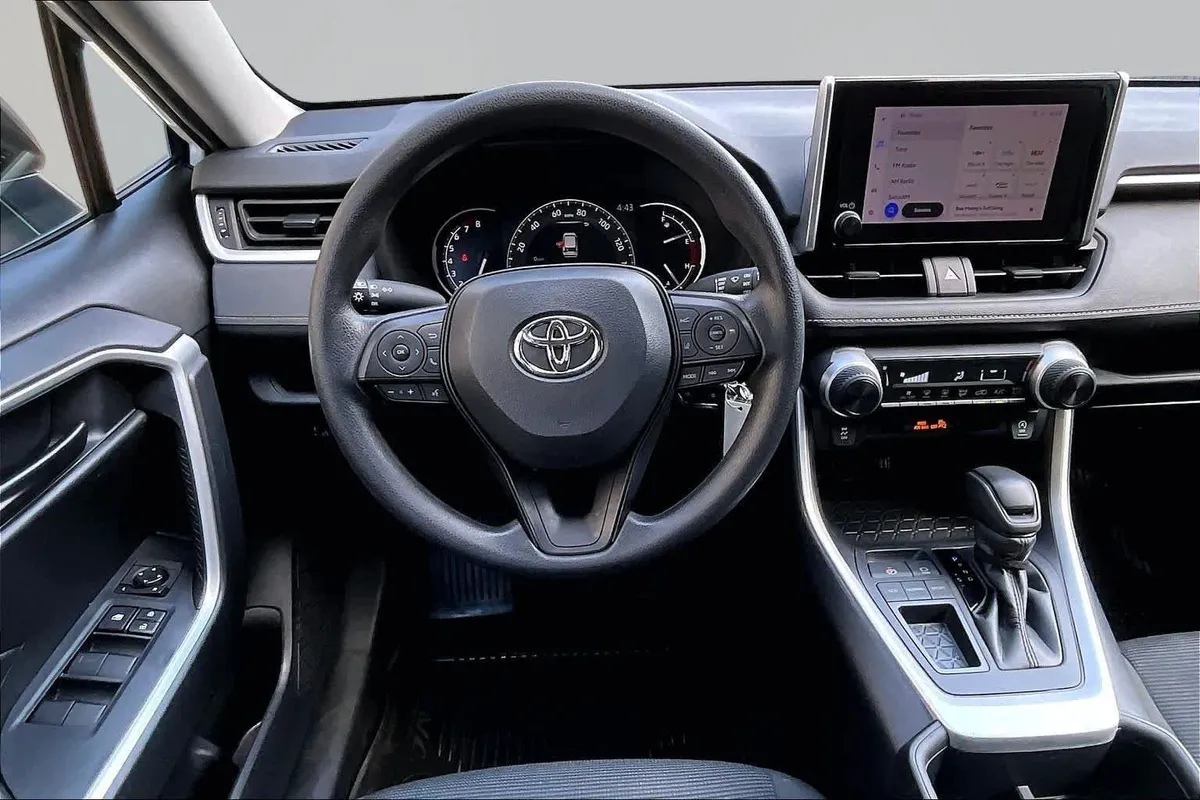2024 Toyota RAV4 LE thumbnail 6