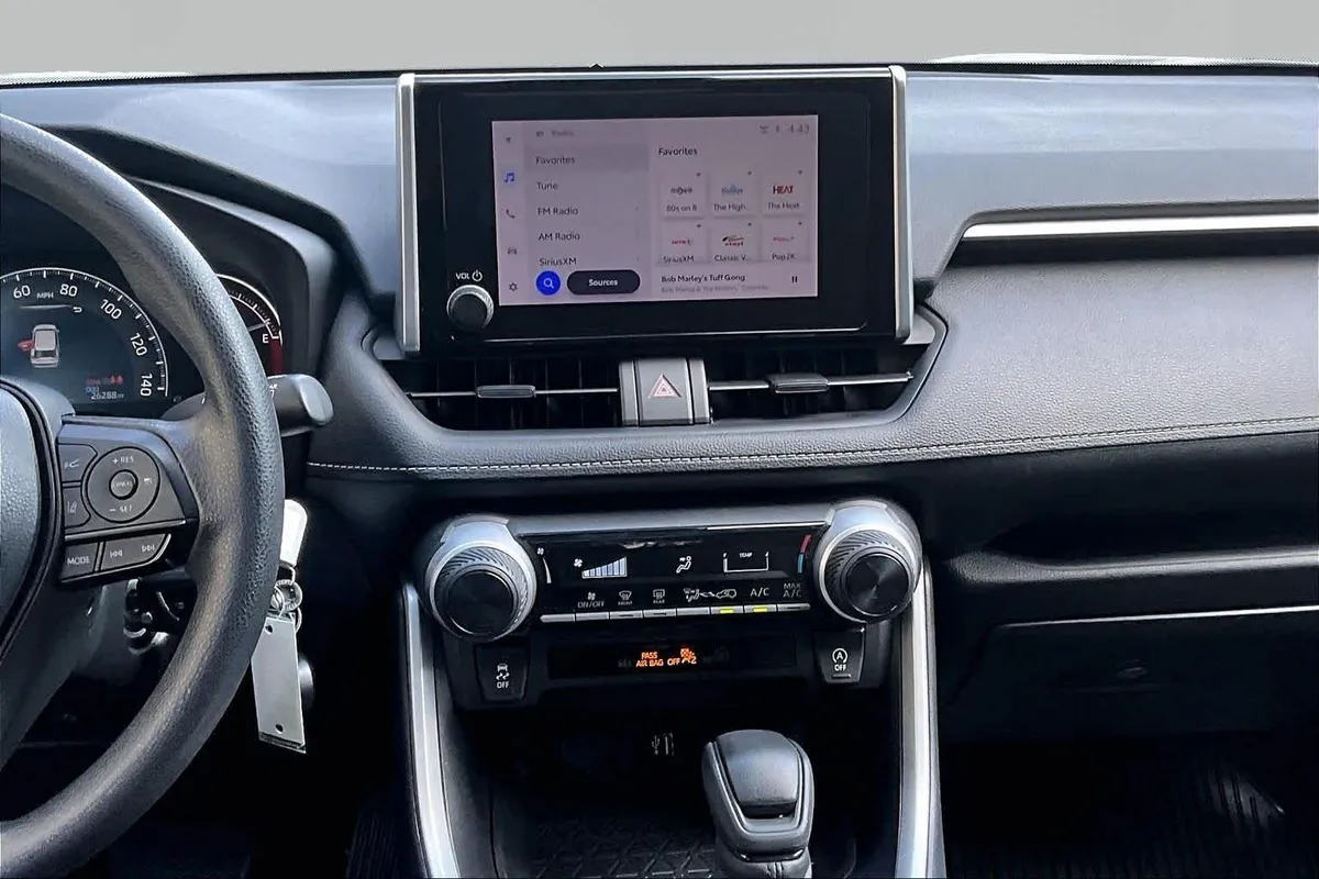 2024 Toyota RAV4 LE thumbnail 7