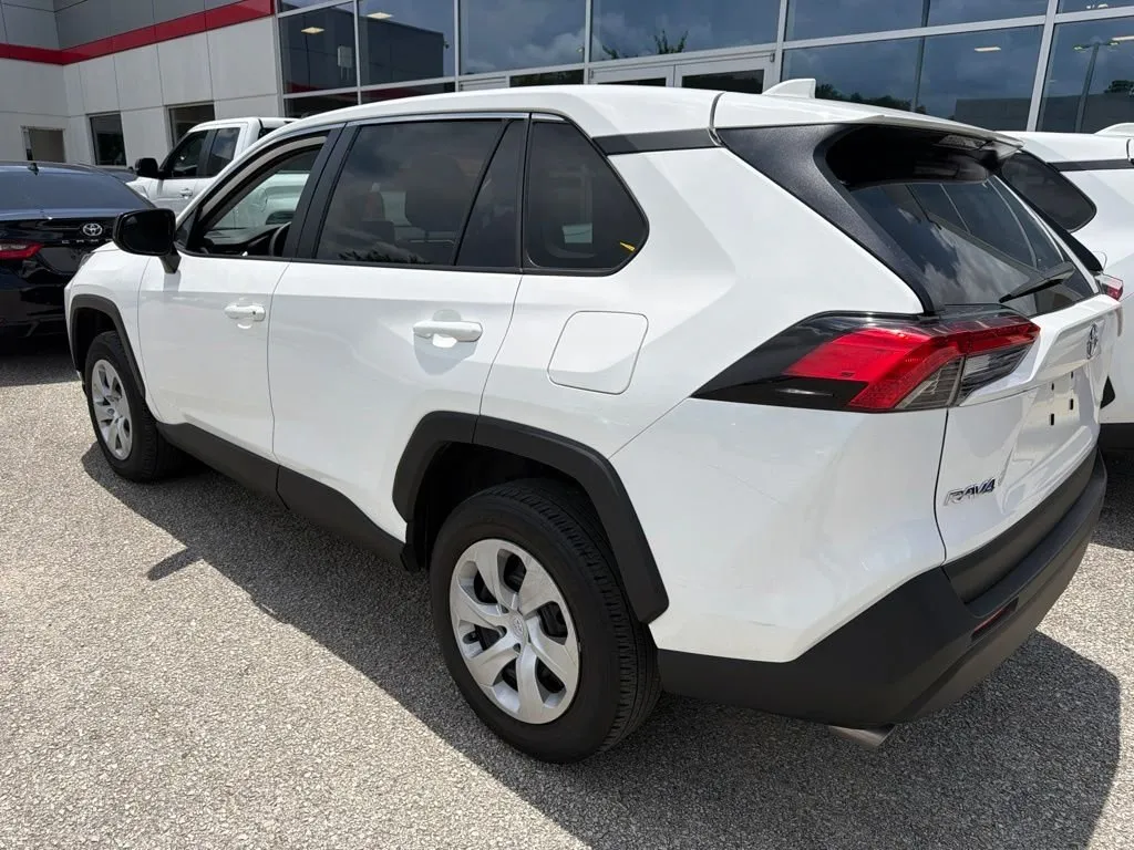 2024 Toyota RAV4 LE thumbnail 2