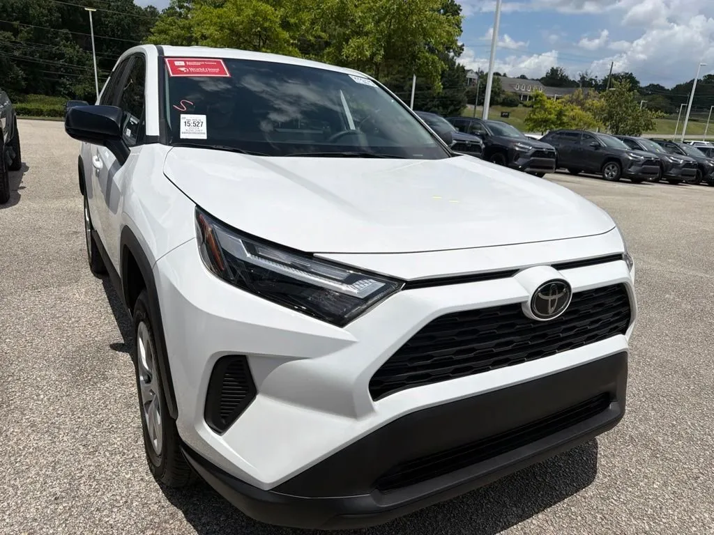 2024 Toyota RAV4 LE thumbnail 4