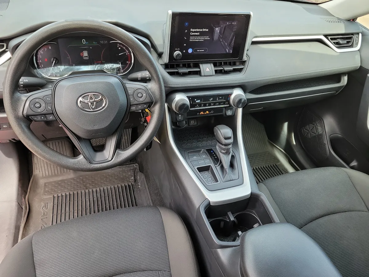 2024 Toyota RAV4 LE thumbnail 15