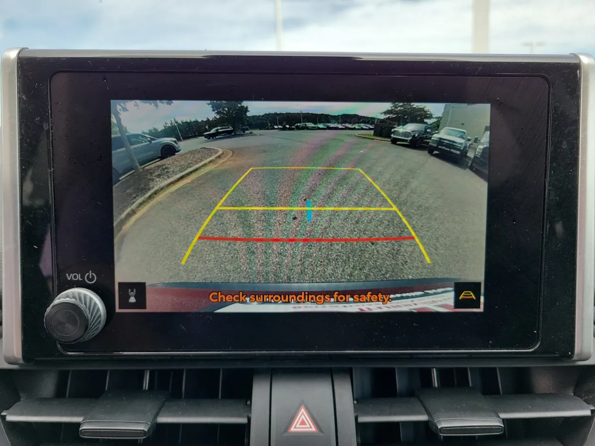 2024 Toyota RAV4 LE thumbnail 17
