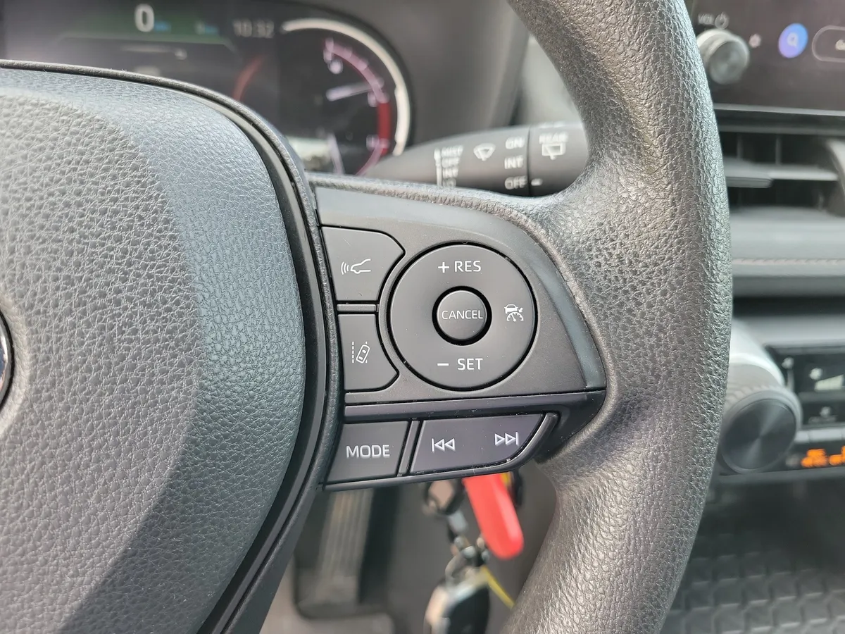 2024 Toyota RAV4 LE thumbnail 21