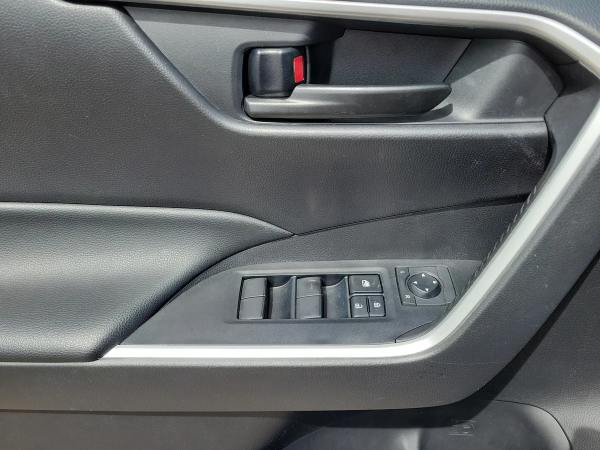 2024 Toyota RAV4 LE thumbnail 23