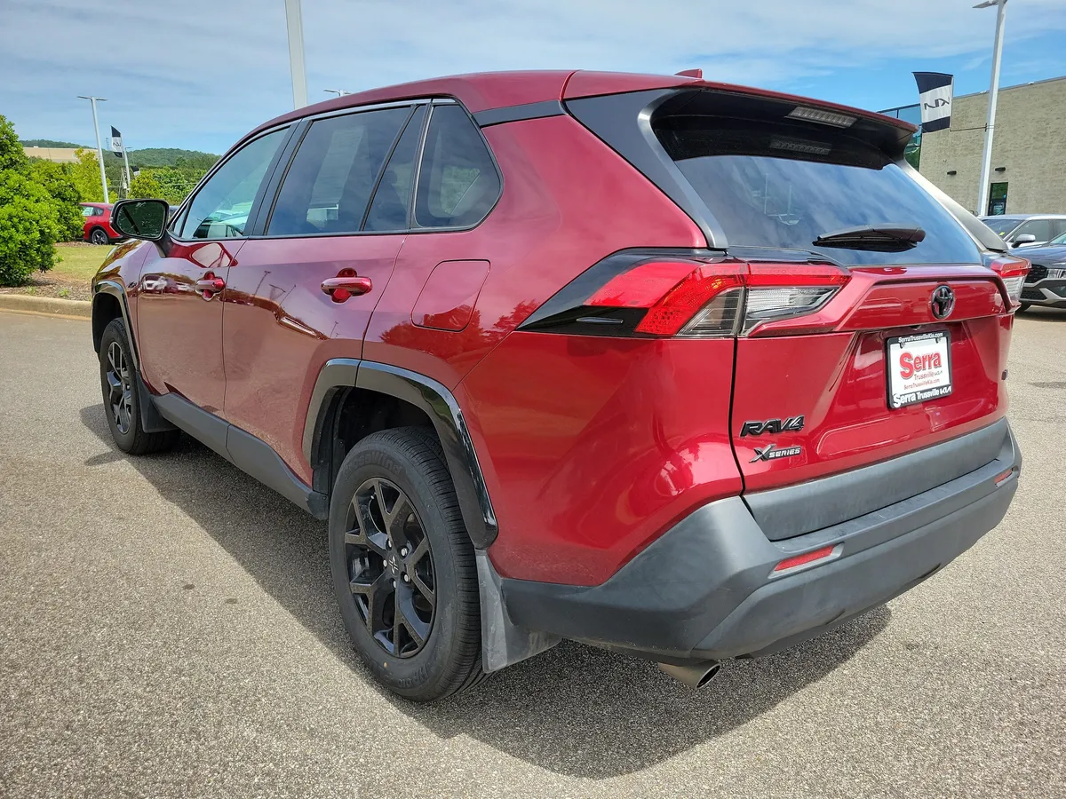 2024 Toyota RAV4 LE thumbnail 3