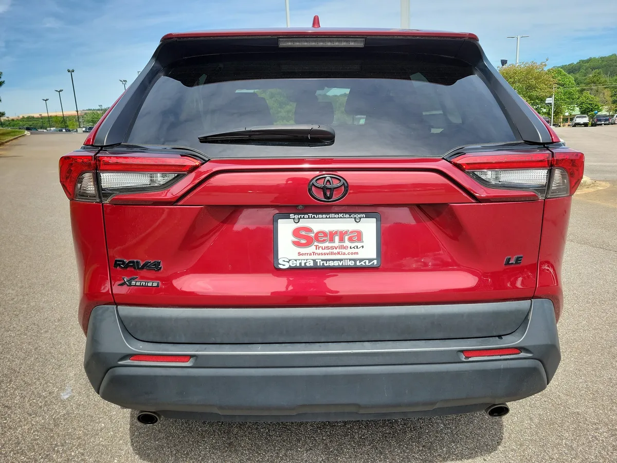 2024 Toyota RAV4 LE thumbnail 4