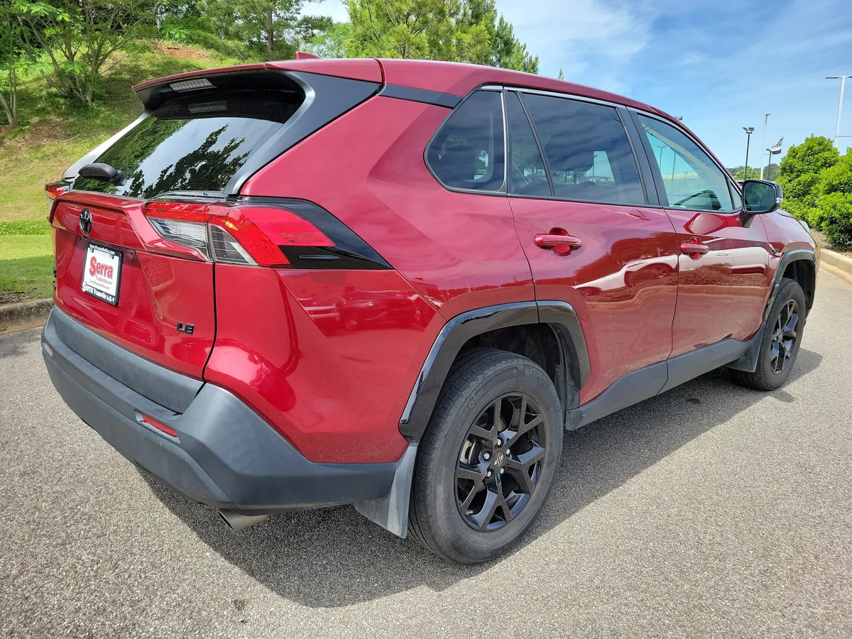 2024 Toyota RAV4 LE thumbnail 5