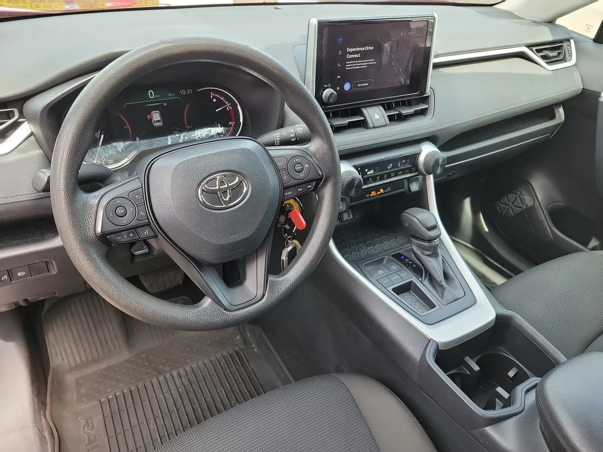 2024 Toyota RAV4 LE thumbnail 9