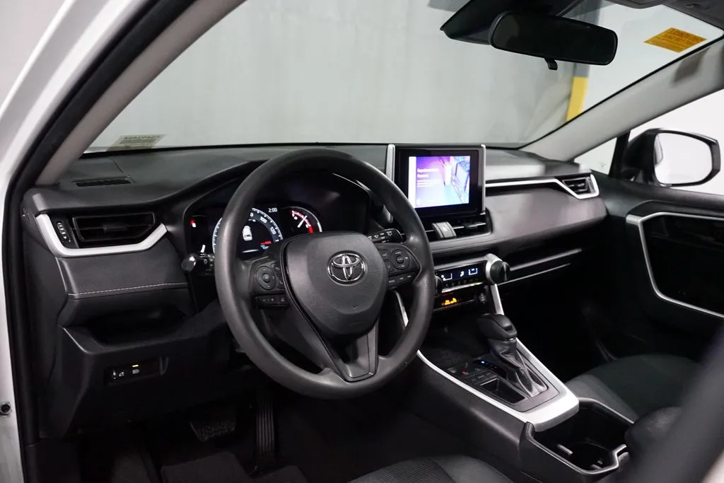 2024 Toyota RAV4 LE thumbnail 11