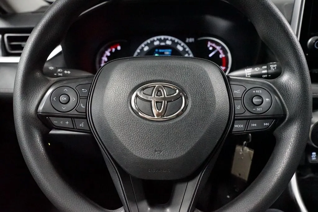 2024 Toyota RAV4 LE thumbnail 12