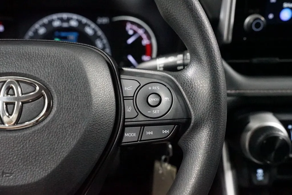 2024 Toyota RAV4 LE thumbnail 13