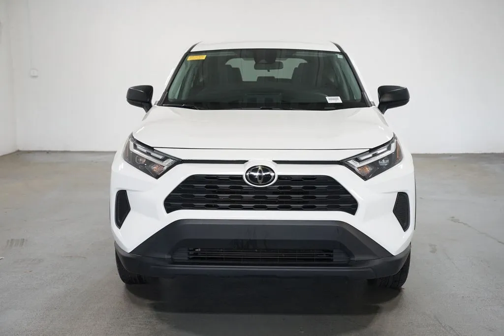 2024 Toyota RAV4 LE thumbnail 2