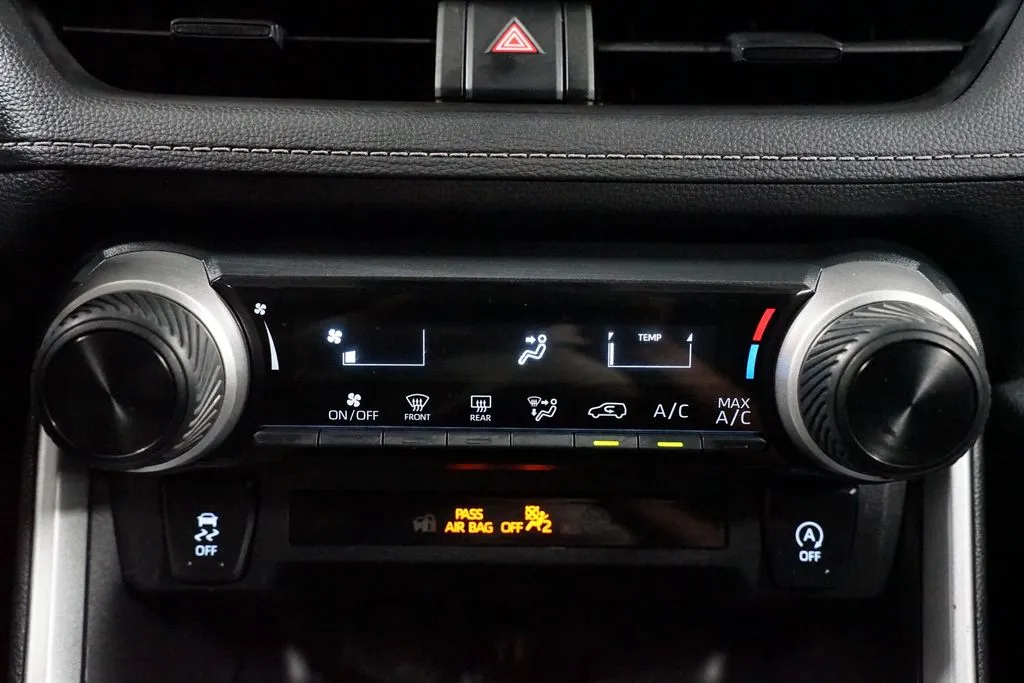 2024 Toyota RAV4 LE thumbnail 20