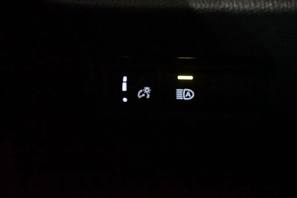 2024 Toyota RAV4 LE thumbnail 23