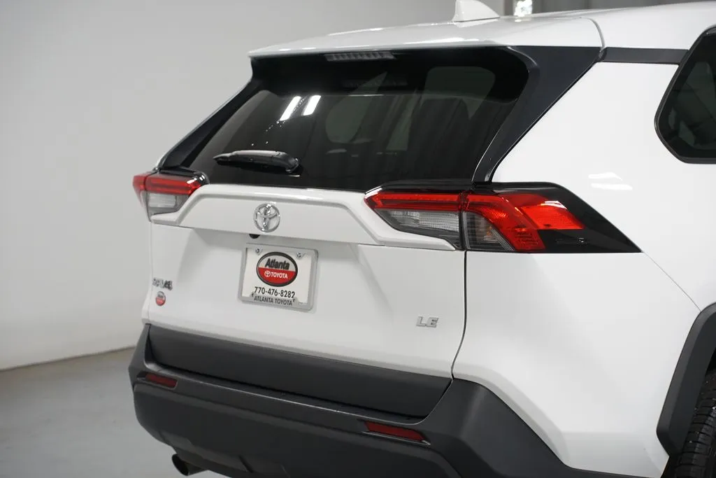 2024 Toyota RAV4 LE thumbnail 9