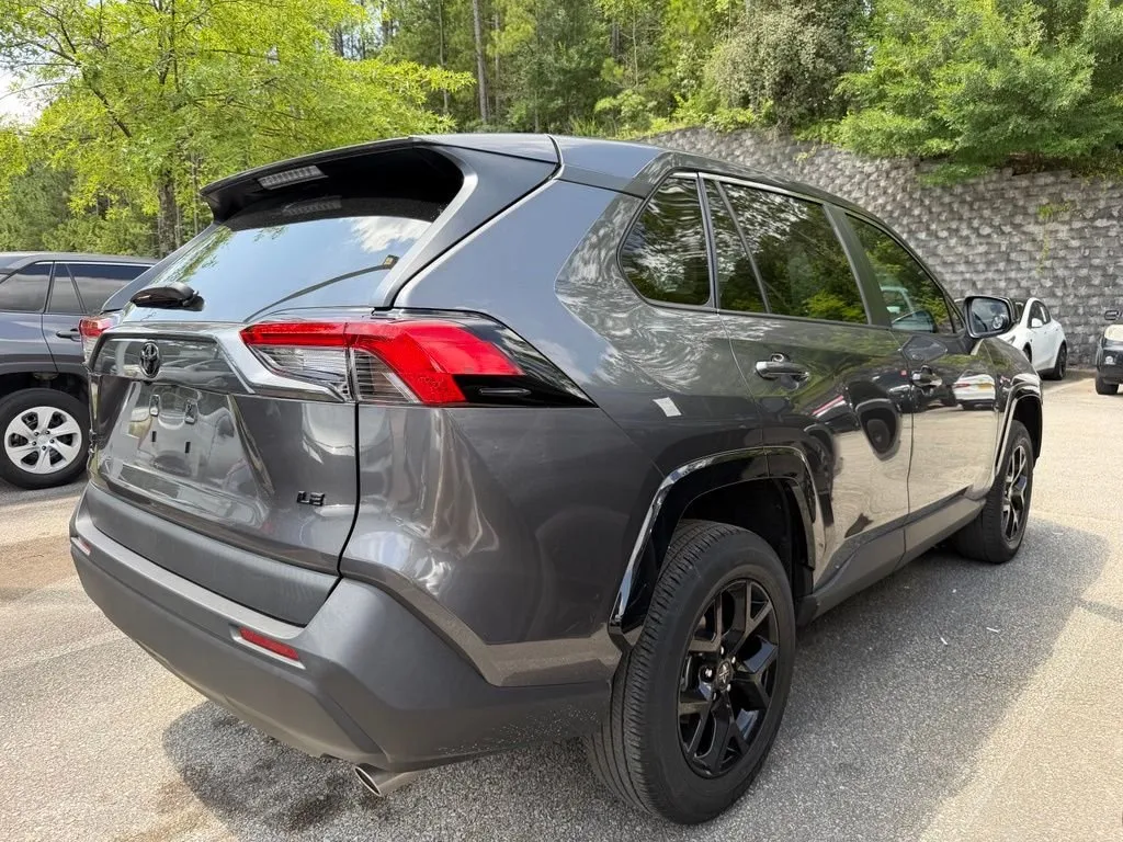 2024 Toyota RAV4 LE thumbnail 3