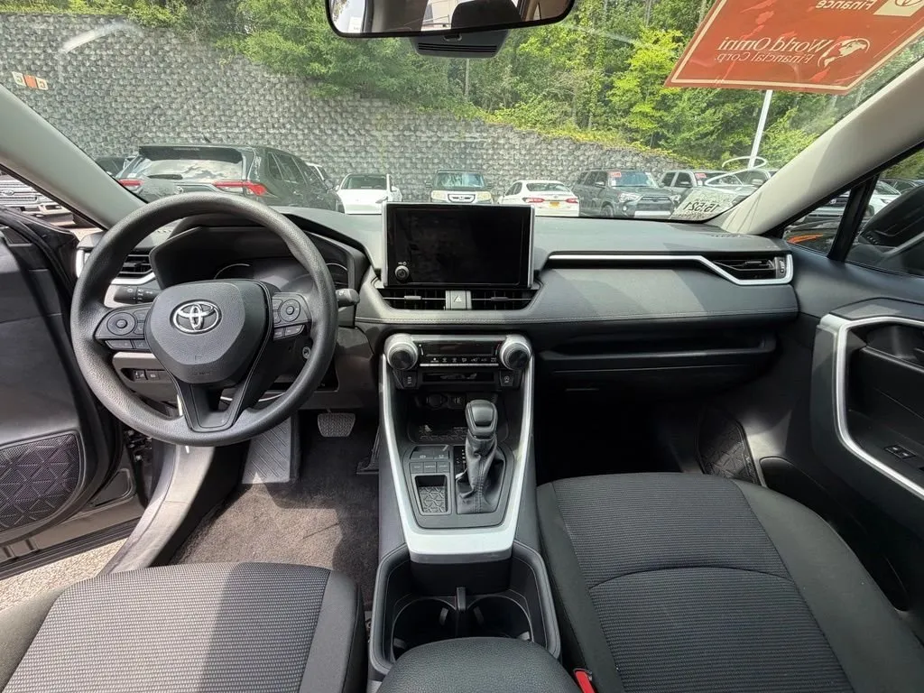 2024 Toyota RAV4 LE thumbnail 7
